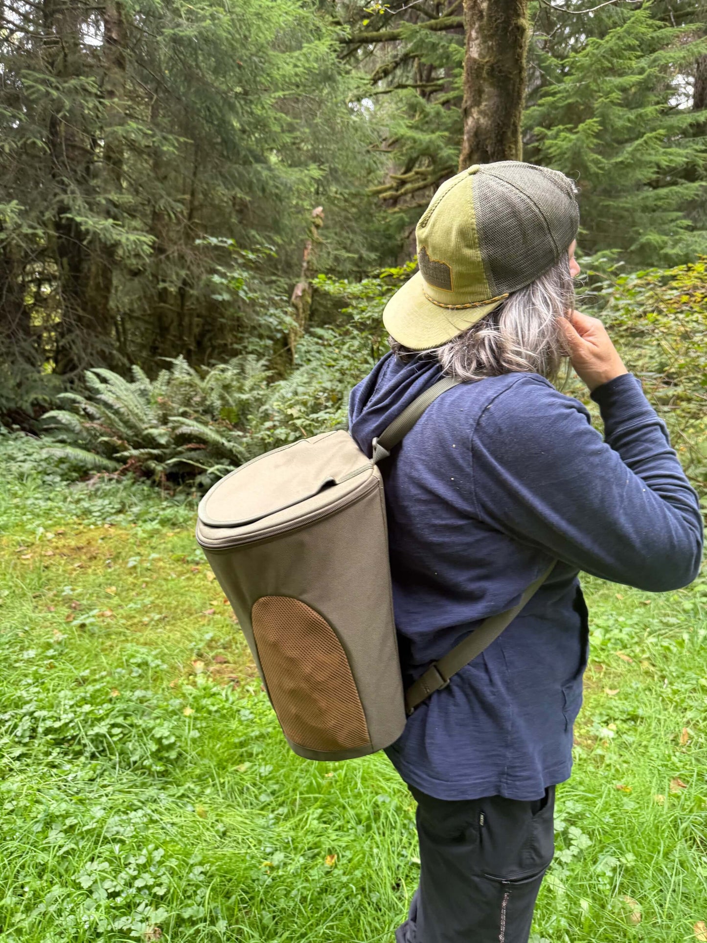 Foraging Crossbody/Backpack with Magnetic Lid and Zipper