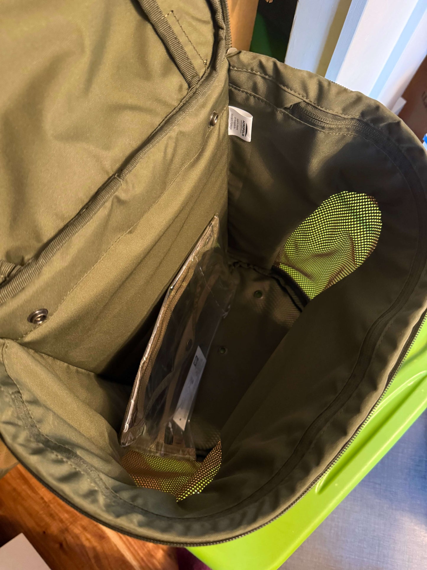 Foraging Crossbody/Backpack with Magnetic Lid and Zipper