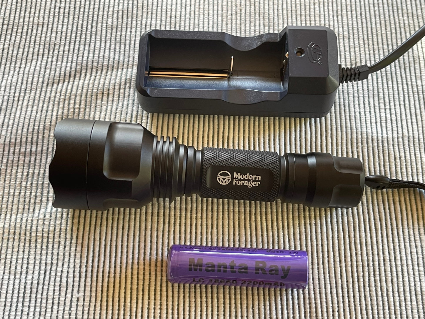 UV 5W Flashlight with Rechargable Battery and Recharger