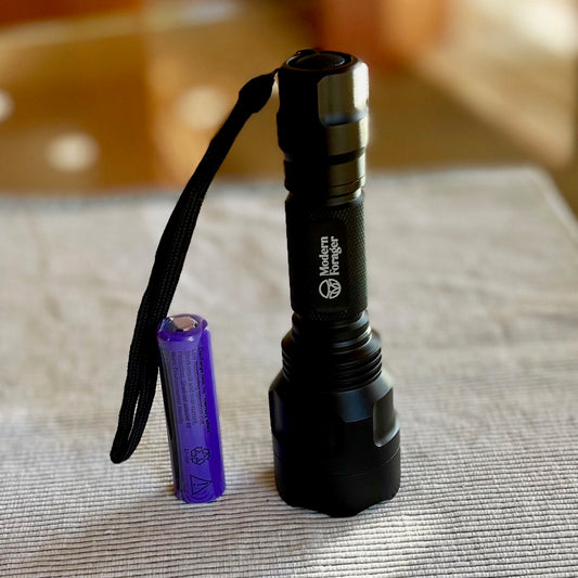 UV 5W Flashlight with Rechargable Battery and Recharger